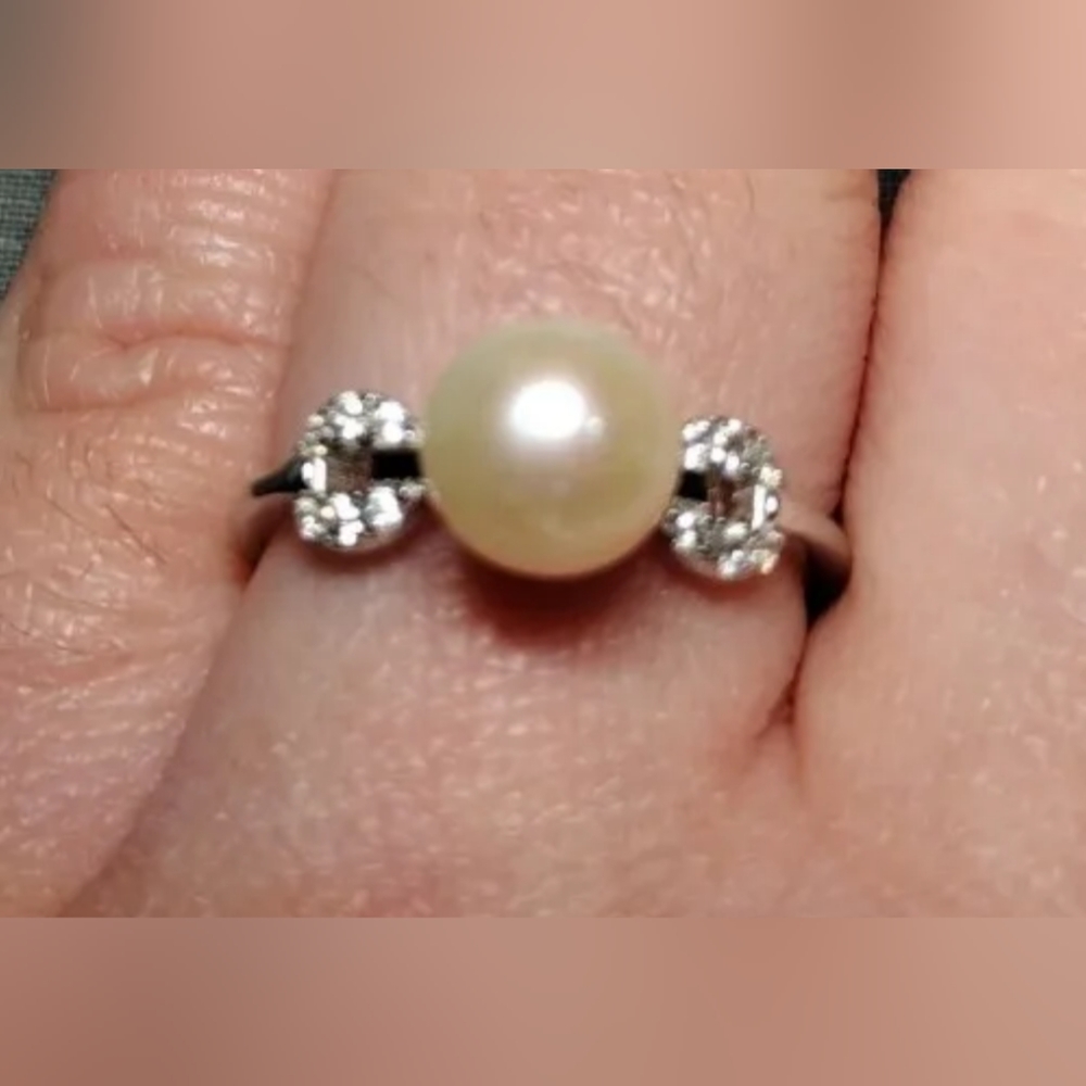 Katerina Ring Size 8 White Pearl 8MM Vantel Pearls *Retired*
